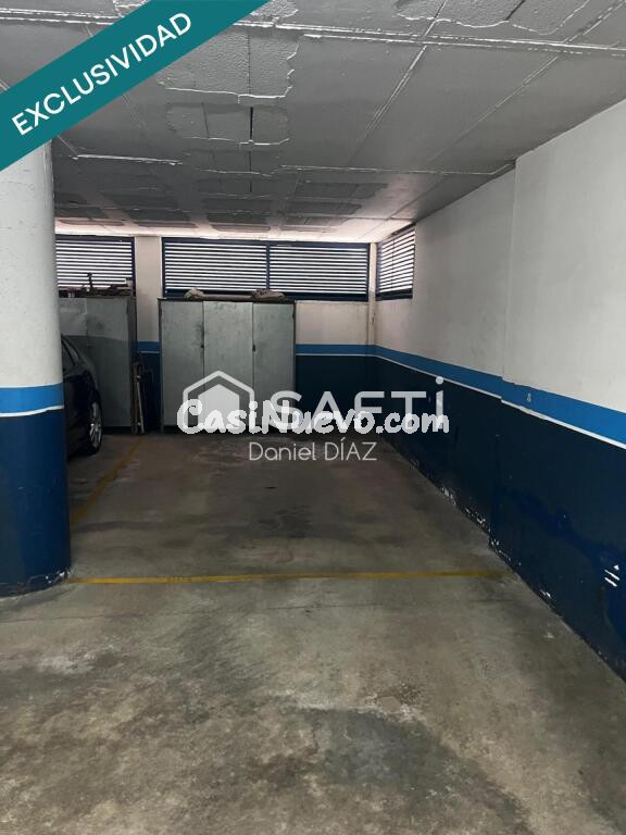 Plaza de parking con almacenamiento.