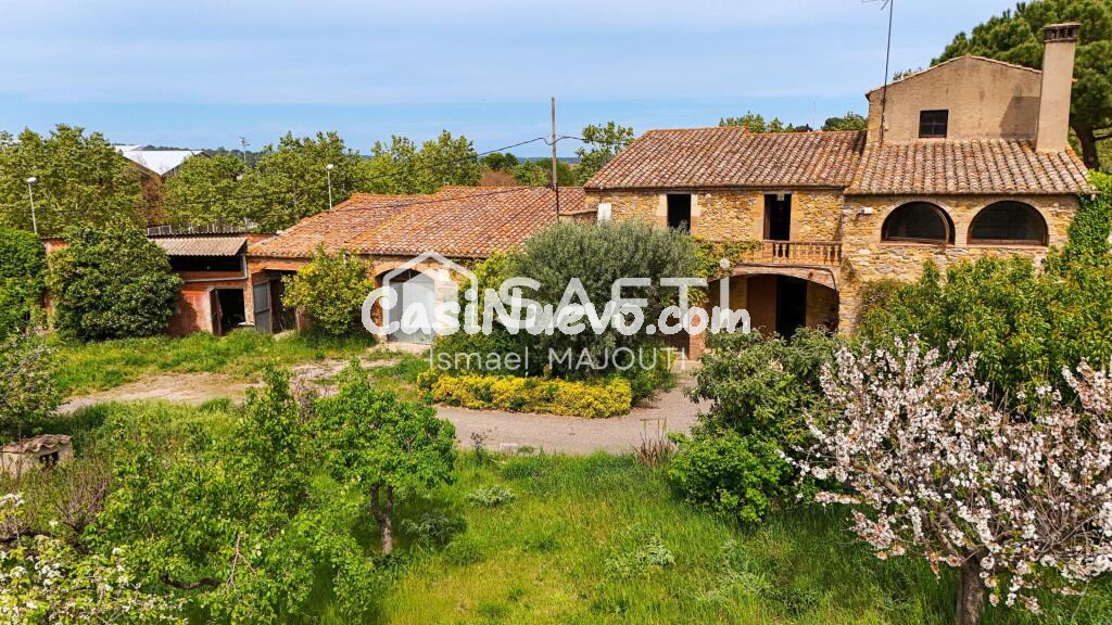 Masía de 8 habitaciones ideal para turismo rural en La Bisbal d’Empordà