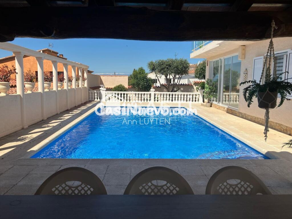 Casa con dos viviendas en venta Mas Fumats Roses