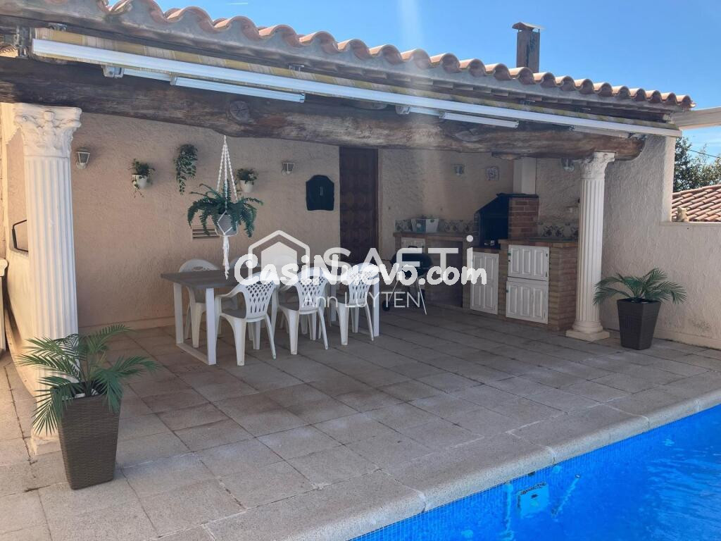 Casa con dos viviendas en venta Mas Fumats Roses