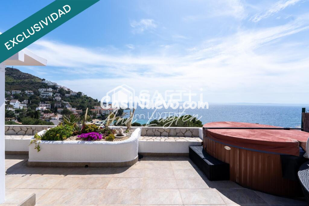 Atico vistas bahia de Roses con garaje 3 coches