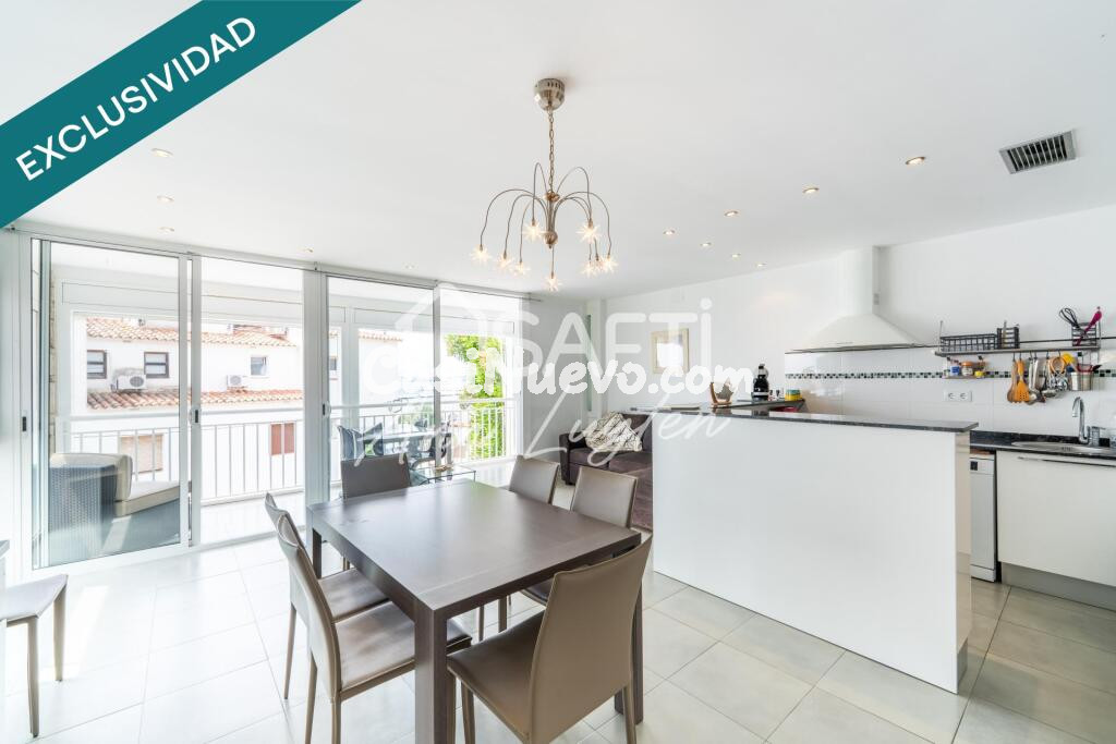 Piso renovado con garaje privado 100m playa de Roses