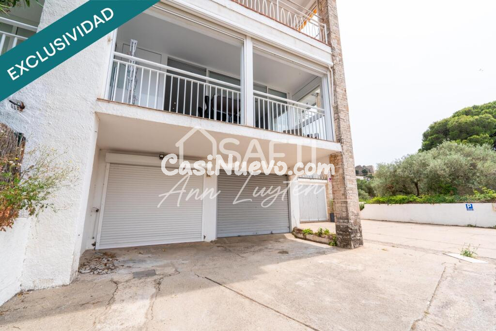 Piso renovado con garaje privado 100m playa de Roses
