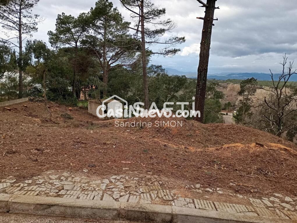 TERRENO CON PRECIOSAS VISTAS !!