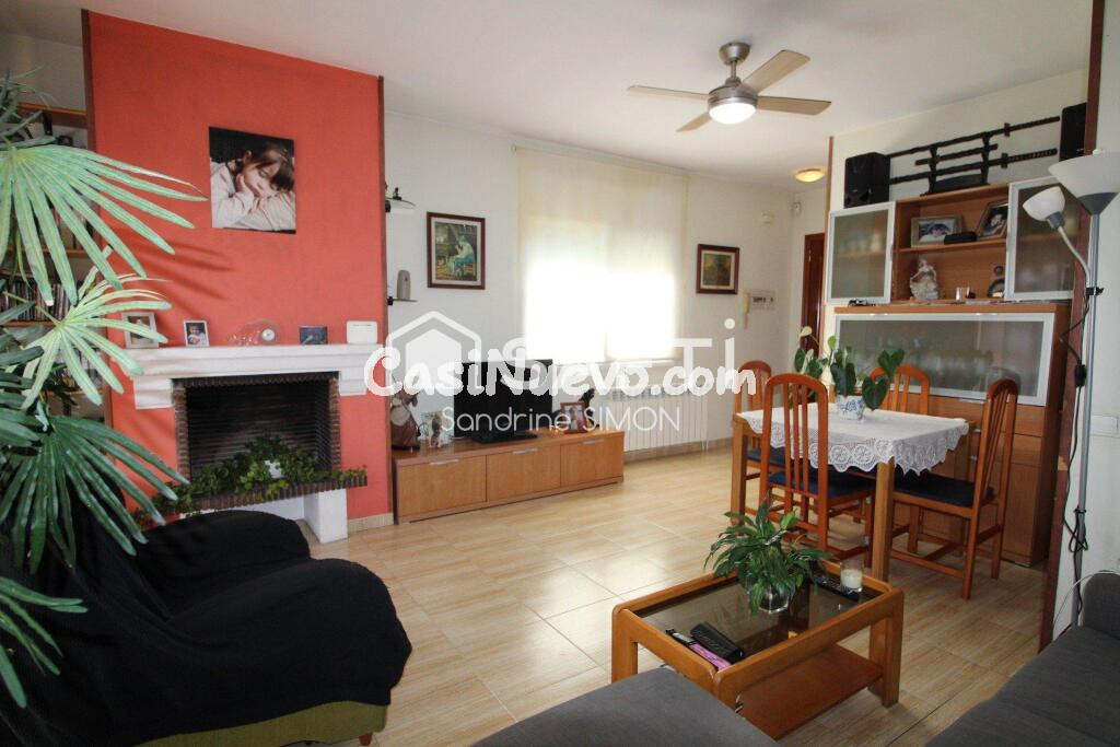 Preciosa casa 4 habitaciones con piscina y vistas despejadas!!