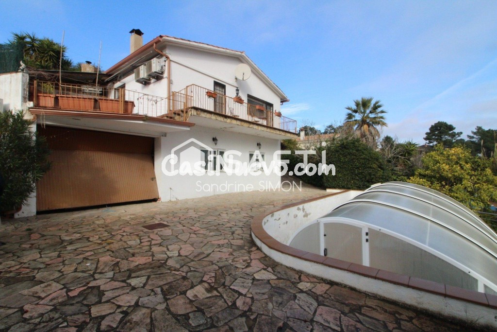 Preciosa casa con 2 viviendas y piscina climatizada, sauna, cerca de LLoret de mar!!!