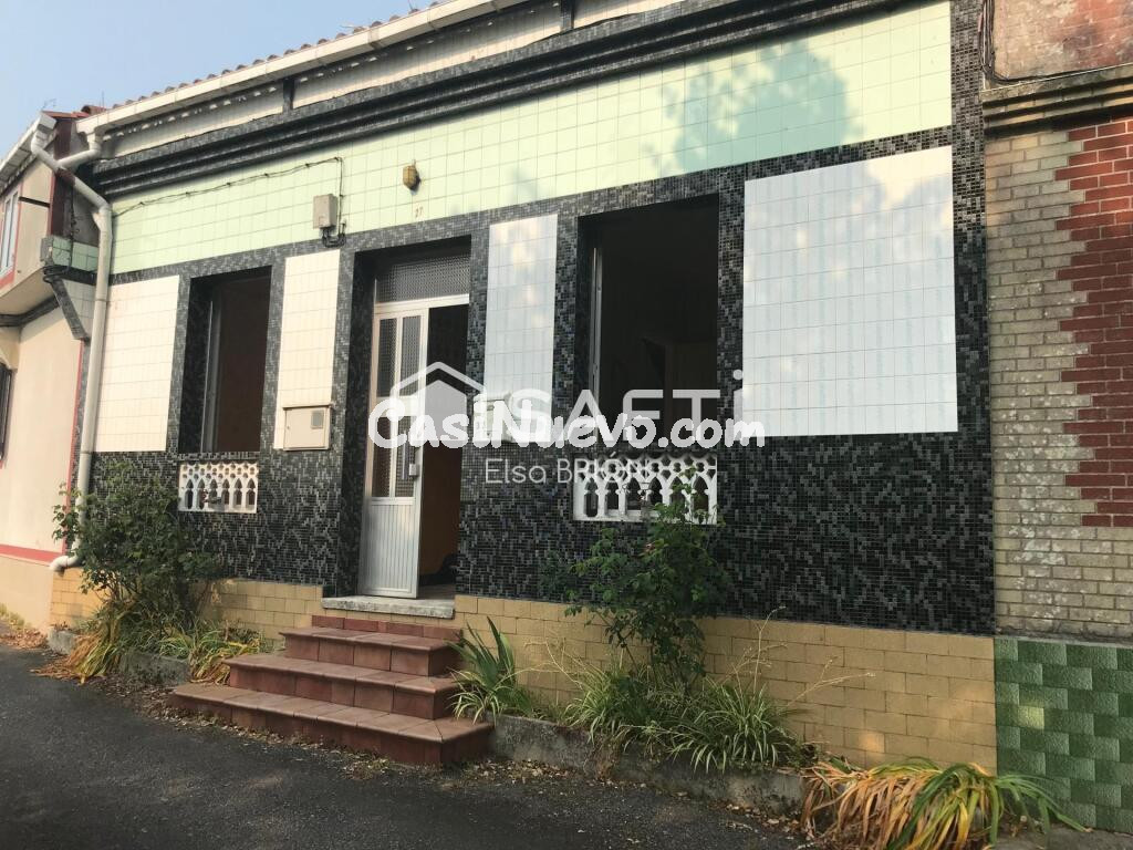 Casa adosada con huerta.