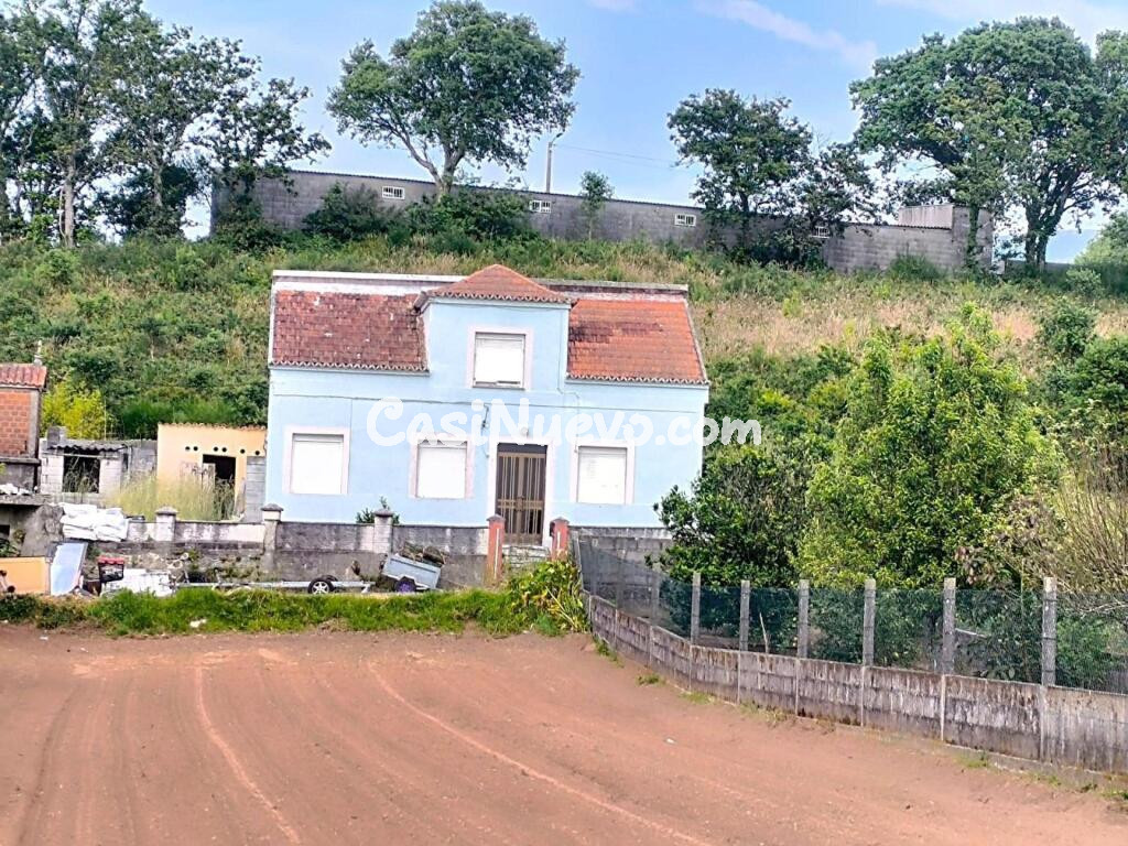 Casa para restaurar con huerta cerca de la playa de As Furnas.