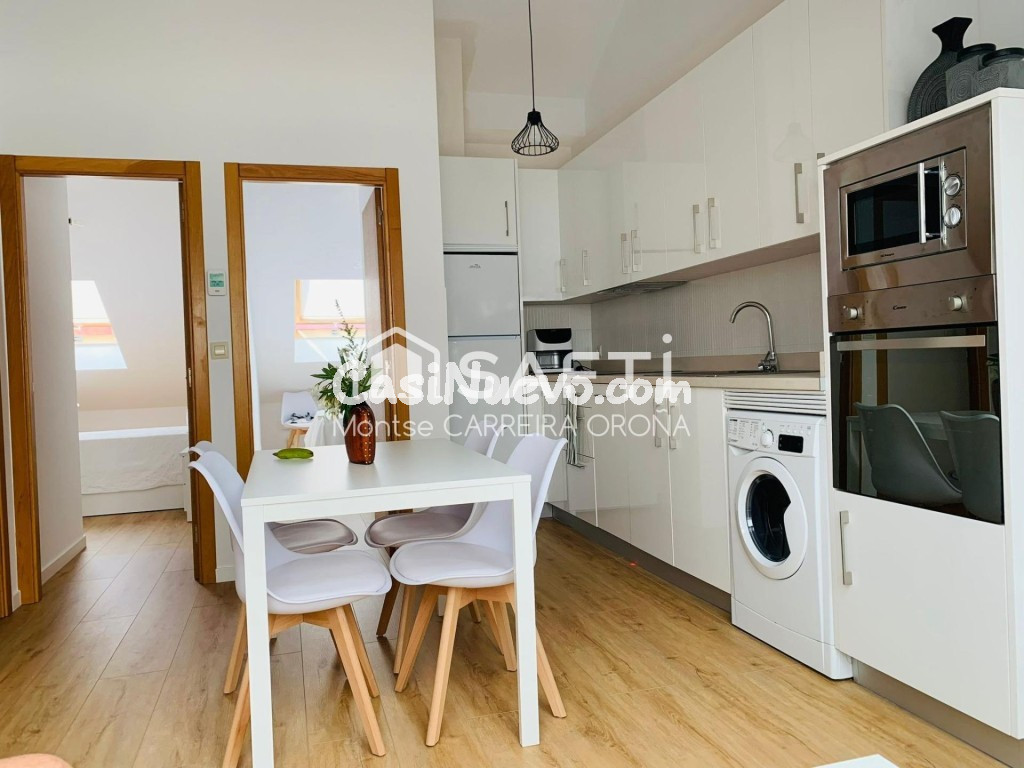 Tu ático a estrenar frente al mar en O Pindo/ Carnota: luz, vistas y permiso turístico.