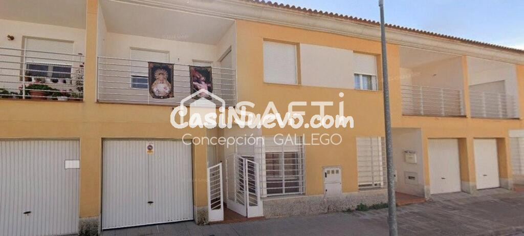 CASA ADOSADA EN CAMPO DE CRIPTANA, sin cobrar comisión al comprador.