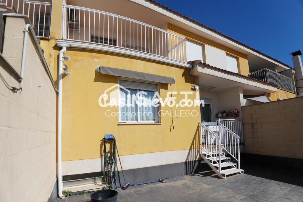 CASA ADOSADA EN CAMPO DE CRIPTANA, sin cobrar comisión al comprador.