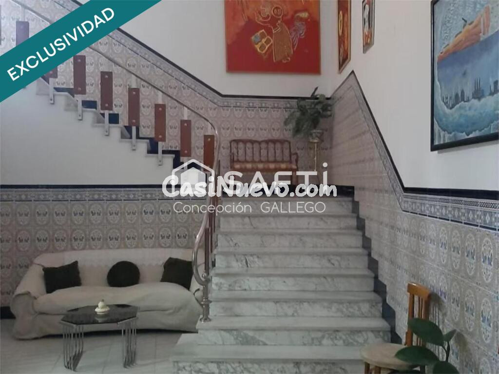 Tu nueva vida en una casa con historia y una ubicación inmejorable.”