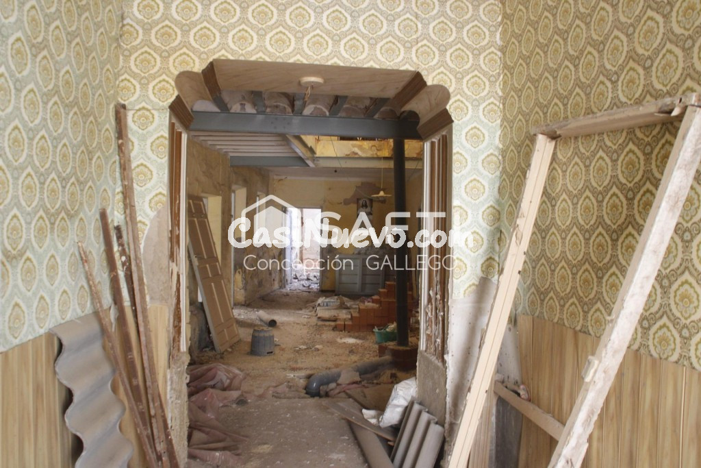 Casa solar para reconstruir, no se cobra comisión al comprador.