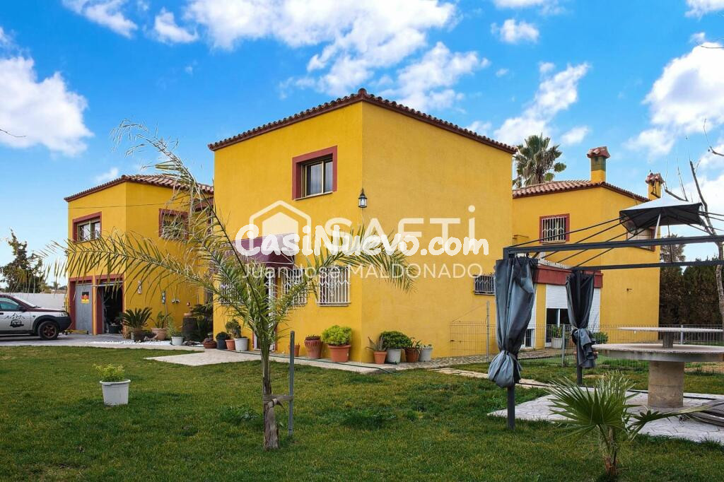 Vive el Mar: Tu Chalet Exclusivo en Benicarló ¡Donde el lujo se funde con la brisa marina!