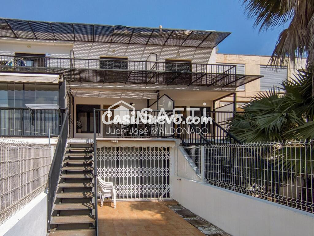 Adosado junto al mar en Peñíscola: estilo y bienestar