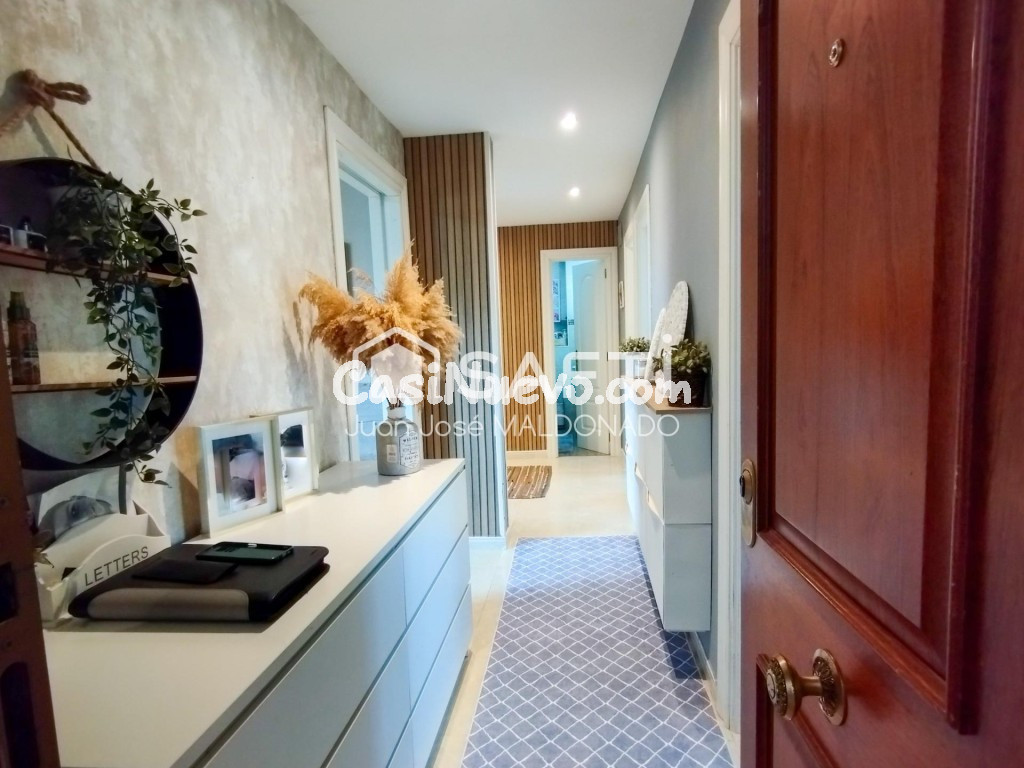 Tu nuevo hogar junto al mar: Reformado, luminoso y a un paso de la playa.