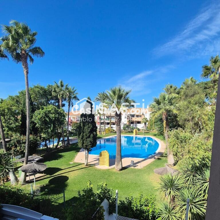 "Vive cerca del mar con piscina y tranquilidad."