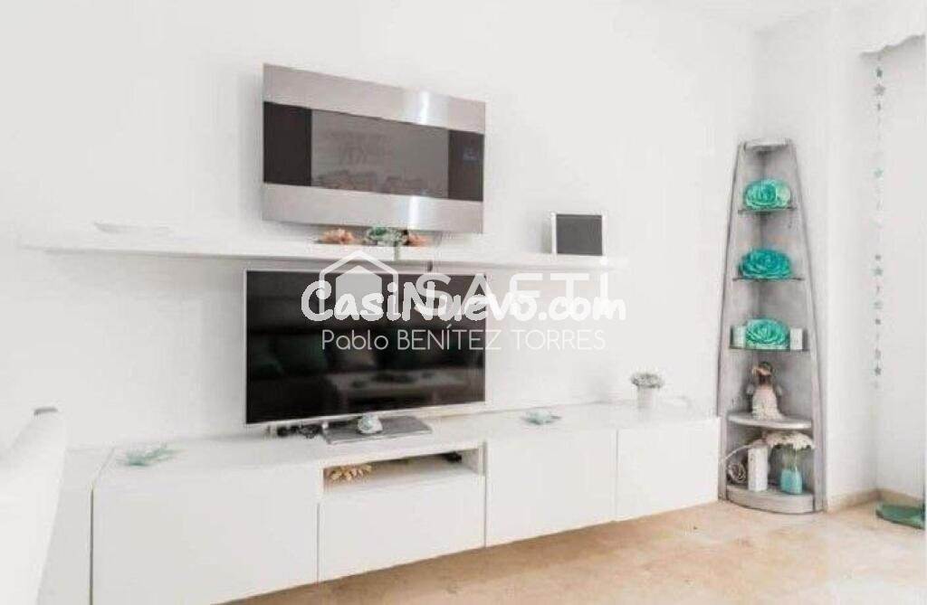 OPORTUNIDAD INMEJORABLE, PISO RECIEN REFORMADO A ESCASOS METROS DE LA PLAYA