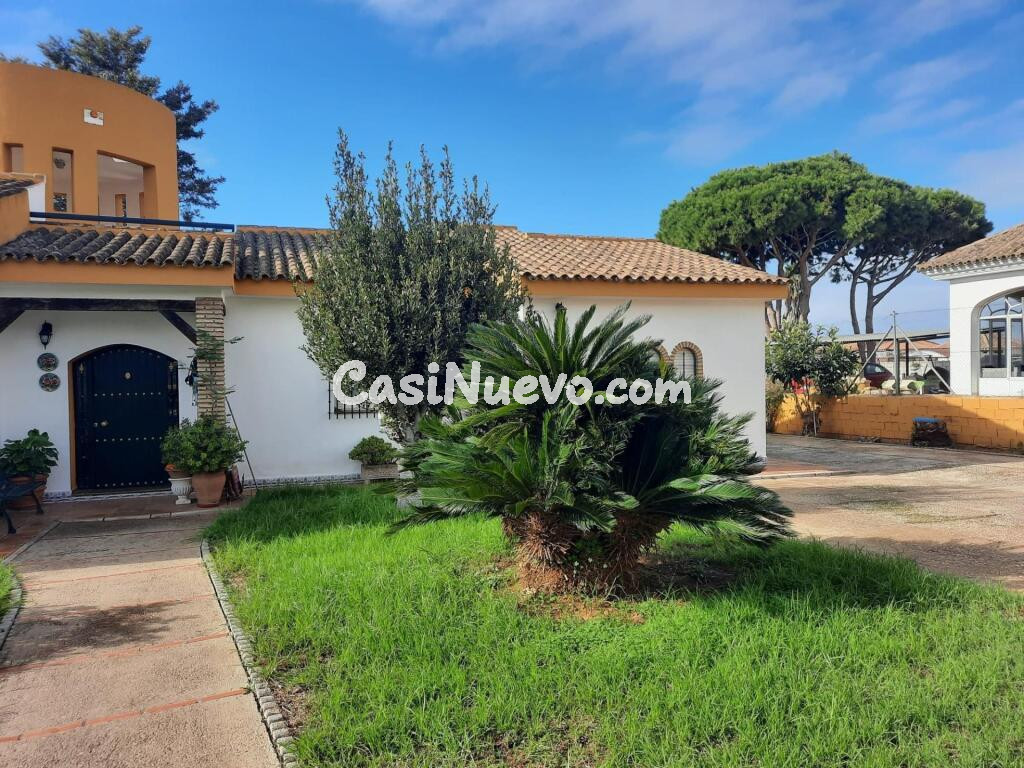 PRECIOSO CHALET INDEPENDIENTE A 5 MINUTOS EN COCHE DE LA PLAYA DE LA BARROSA