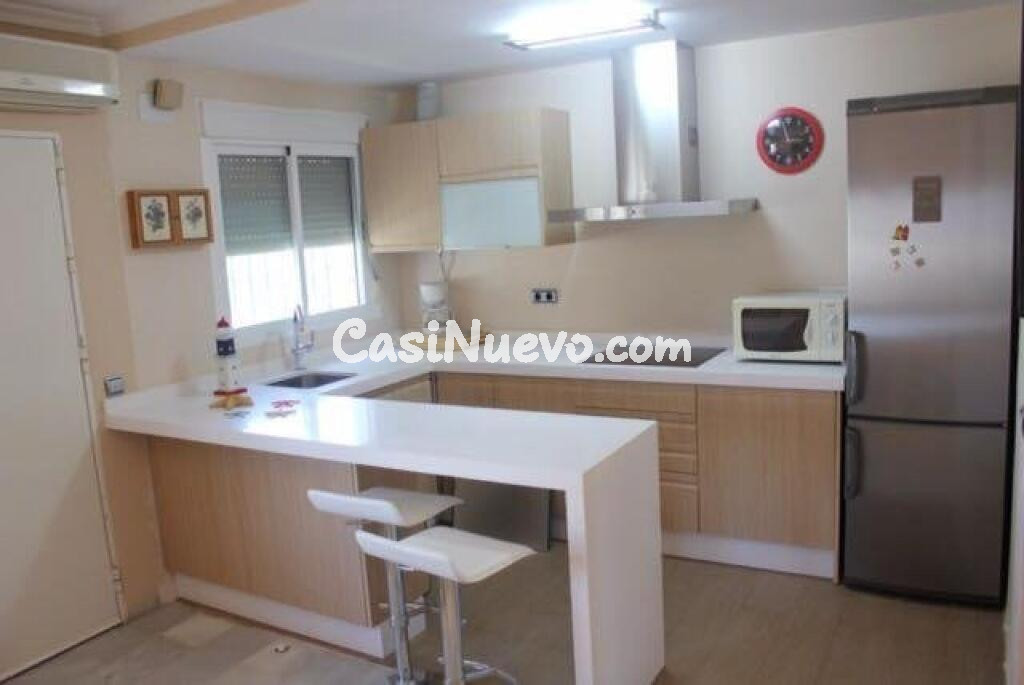 TU HOGAR EN LA PLAYA DE LA BARROSA.