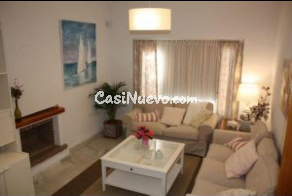 SE VENDE PRECIOSO CHALET A 150 METROS DE LA PLAYA DE LA BARROSA
