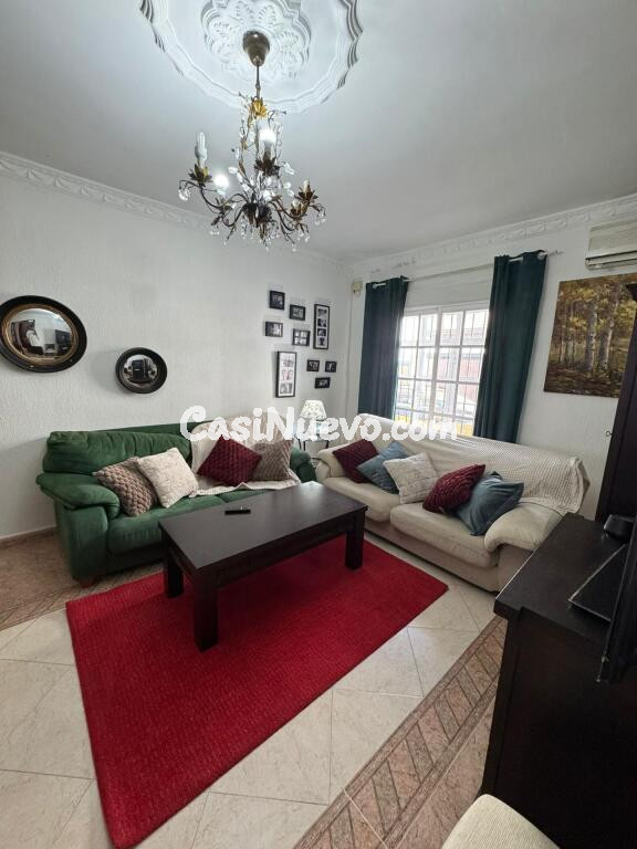 VIVIENDA UNIFAMILIAR CON GARAJE EN ZONA CÉNTRICA.