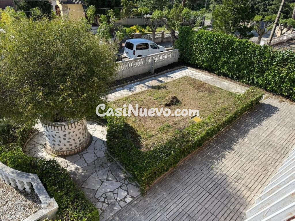 GRAN CASA UNIFAMILIAR EN EL CENTRO DE PIERA.