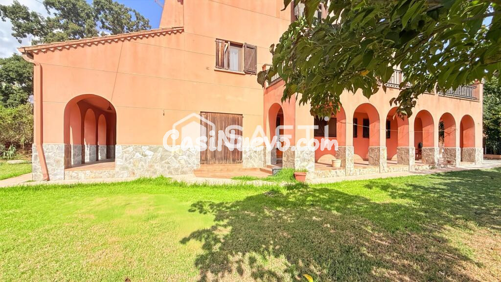 GRAN CASA ESTILO MASÍA-VILLA CATALANA CON DOS VIVIENDAS INDEPENDIENTES EN LLIÇÁ D'AVALL