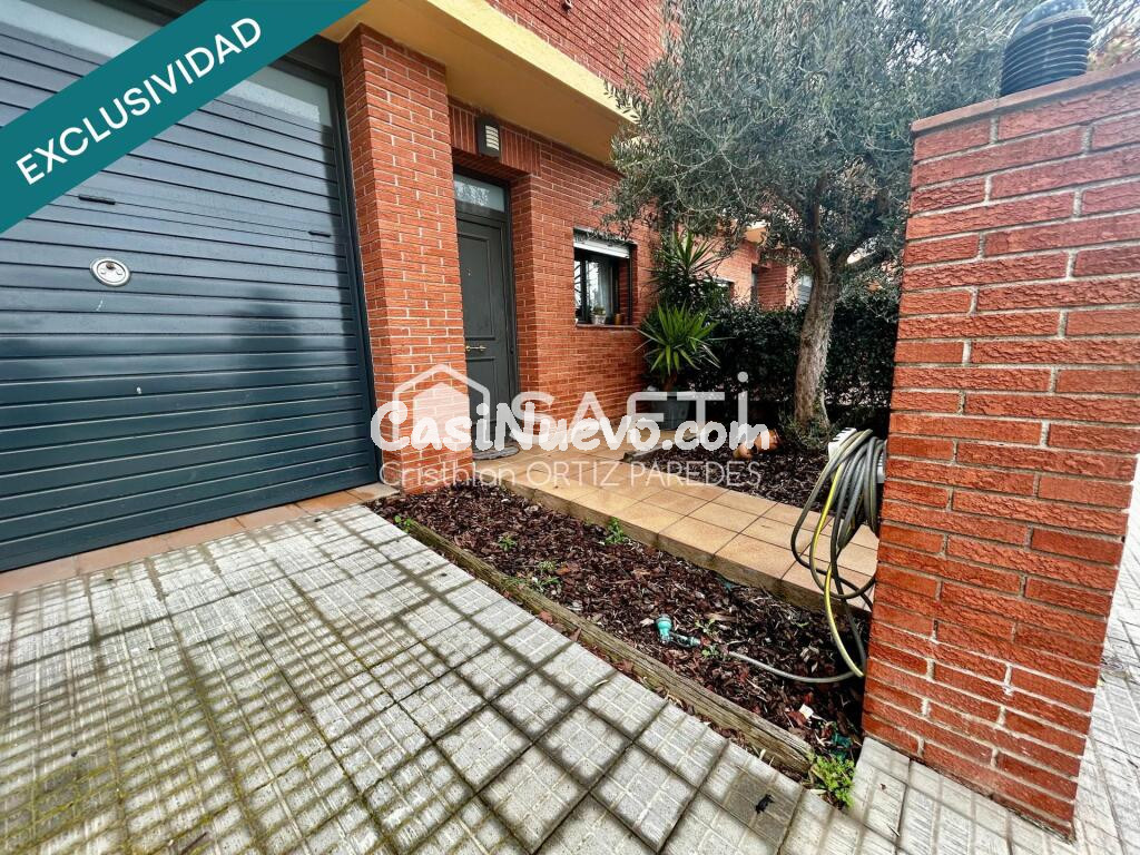 Se vende gran chalet con amplia terraza y parquing