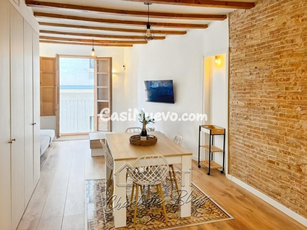 Piso completamente reformado (2021) en Calle Estruc, Gótico, Centro de Barcelona, con ascensor.