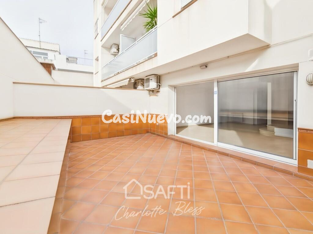 Planta baja en El Castell - Cubelles, con 3 dormitorios