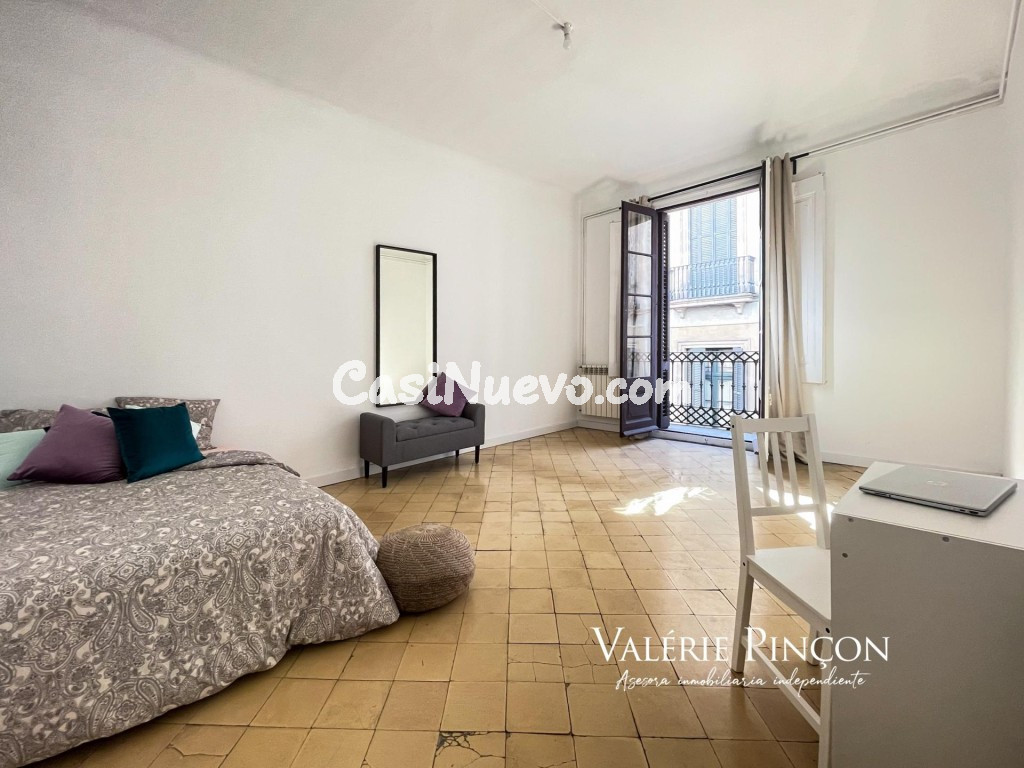 PISO A REFORMAR CON 6 DORMITORIOS, TECHOS ALTOS Y 3 BALCONES.