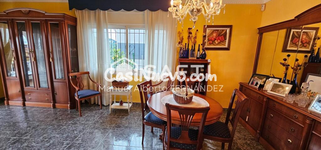 SAFTI España les presenta este magnífico chalet a la venta ahora.