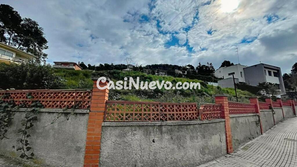 640 mts Terreno en el corazón de Canyelles Barcelona