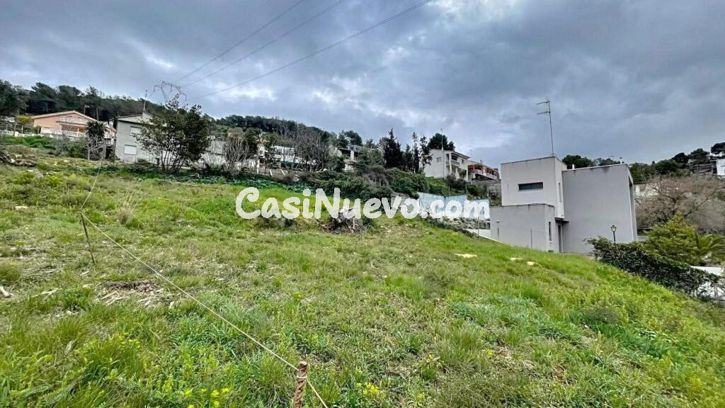640 mts Terreno en el corazón de Canyelles Barcelona