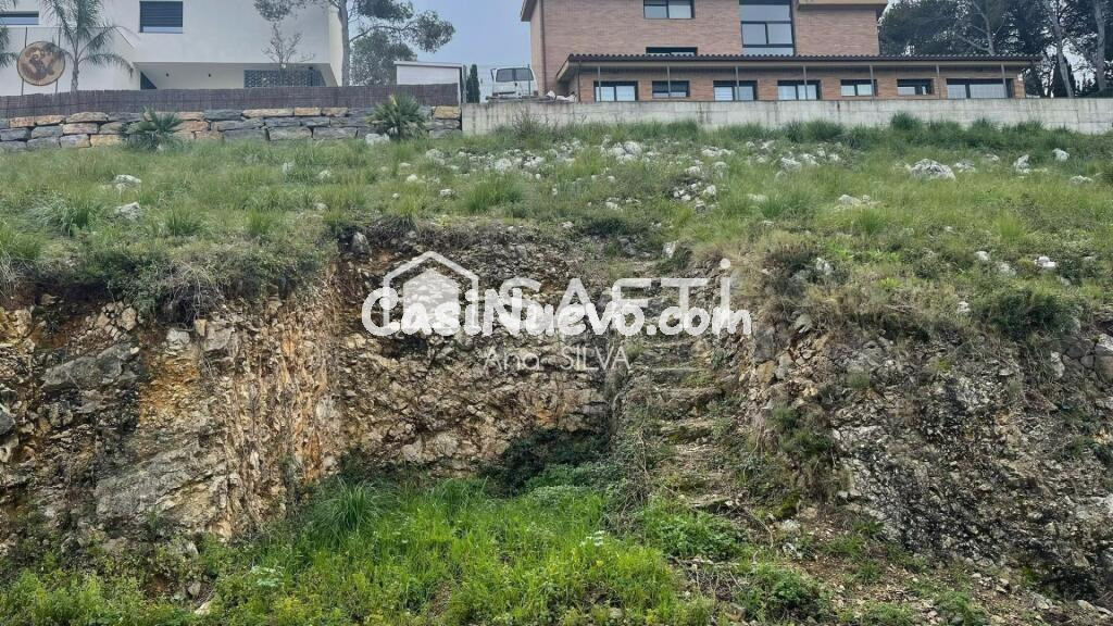 Terreno urbano de 1.275 m² en Canyelles – Calle Beethoven