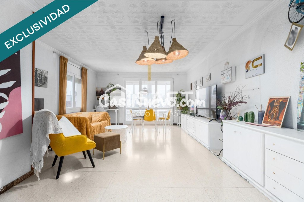 Amplio piso en edificio de solo dos vecinos