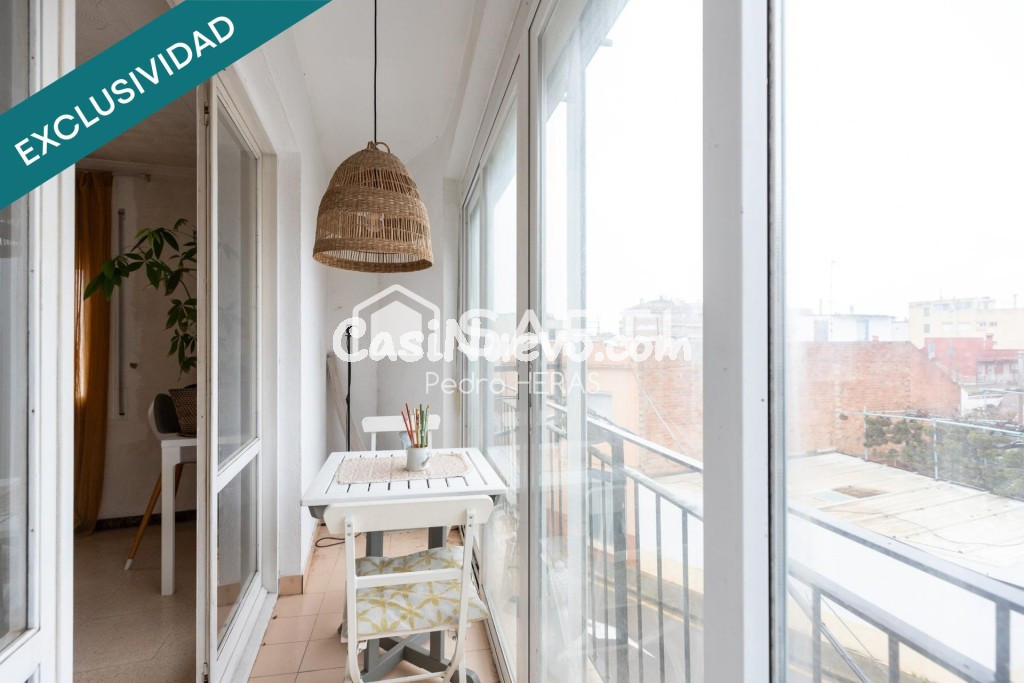 Amplio piso en edificio de solo dos vecinos