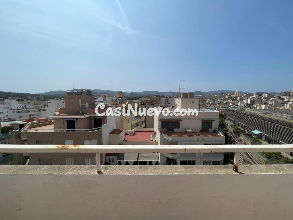 Estudio con balcón con vistas panorámicas - Castillo de Bellver y Bahía de Palma - C/ Joan Crespi.
