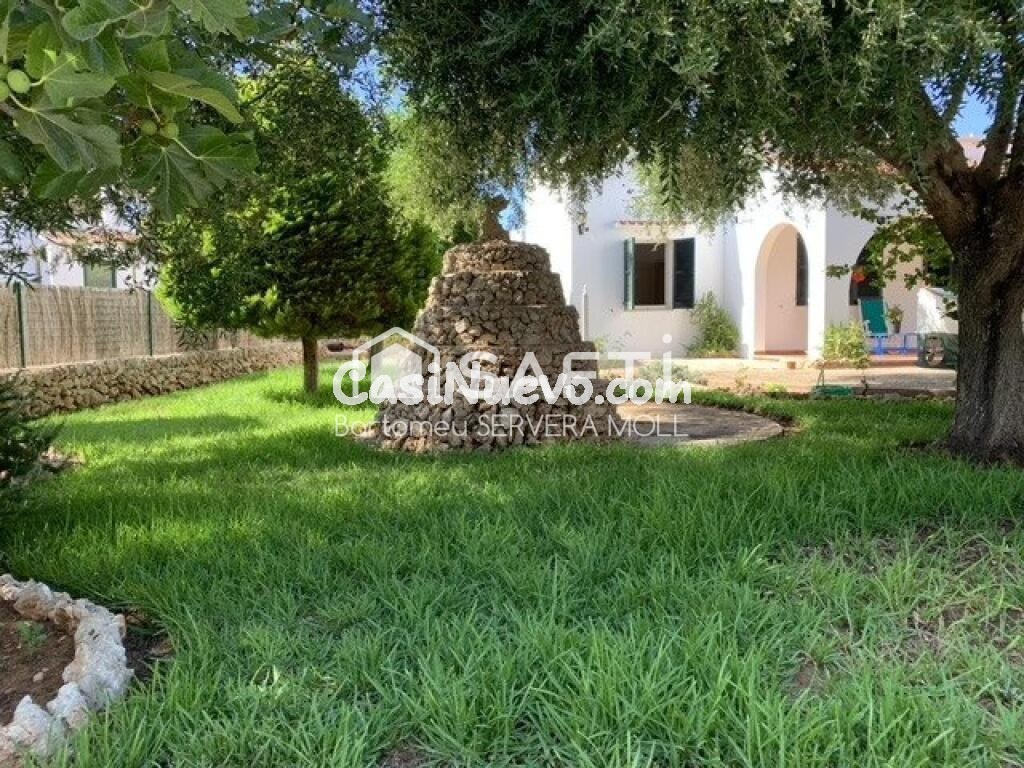 CLÁSICO y GENUINO CHALET EN ZONA TURÍSTICA TRANQUILA Y REPUTADA al oeste DE CIUTADELLA DE MENORCA.