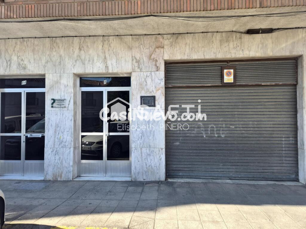 Impresionante bajo con carácter de casa y potencial de negocio en el corazón de Montijo. INCLUYE GARAJE