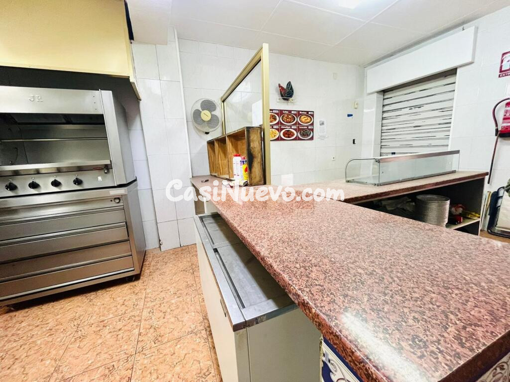 vivienda en primera planta y múltiples opciones en la planta baja.