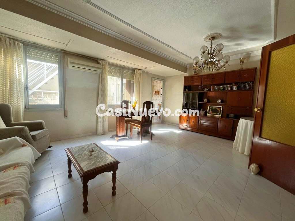 Amplio  adosado en Almoradí.