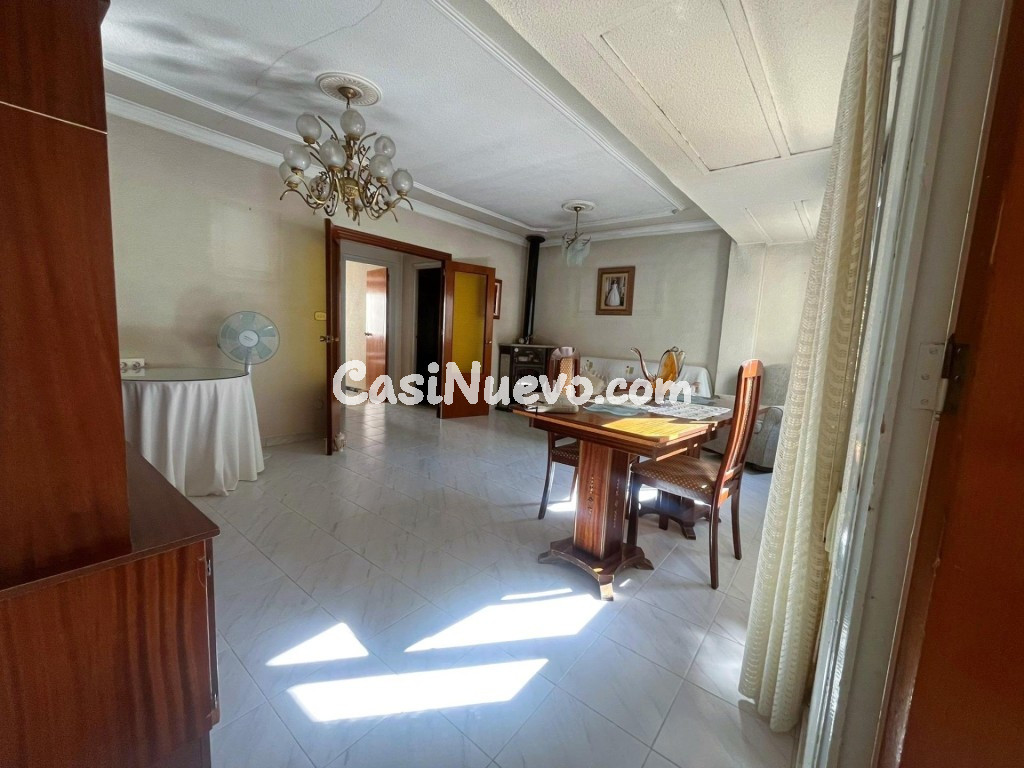 Amplio  adosado en Almoradí.