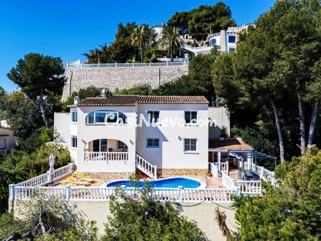 Chalet perfecto para una o dos familias con piscina y vista al mar ¡Oportunidad en Montemar!