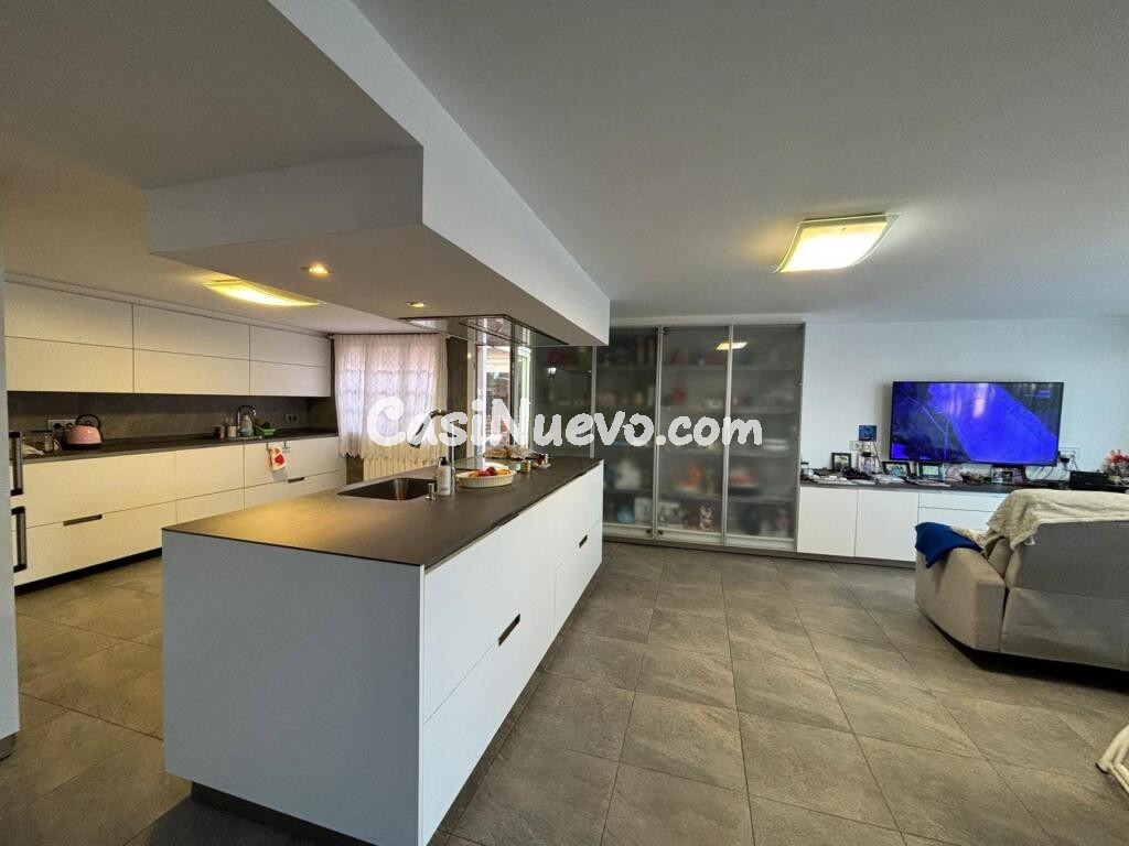 SE VENDE IMPRESIONANTE CHALET CON VISTAS AL MAR EN PANXON - NIGRAN