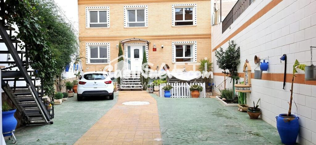 IMPRESIONANTE CASA A LA VENTA EN VILLENA DE 455M² SIN COMISION.