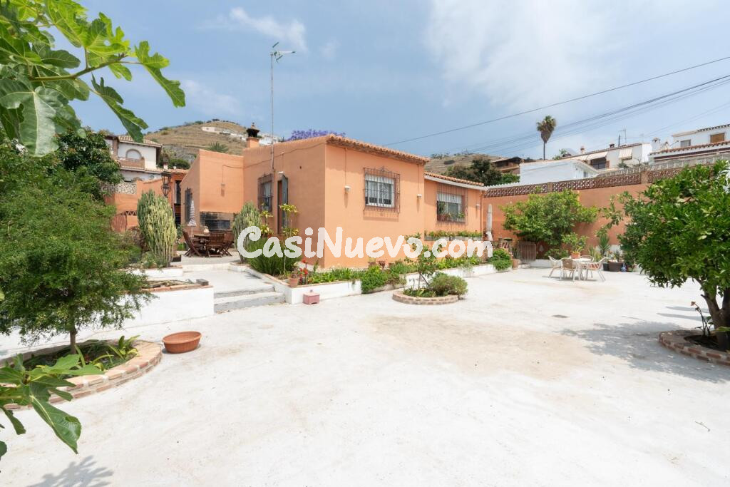 Tu refugio mediterráneo en Almuñécar – Casa reformada con gran parcela a solo 5 minutos del mar