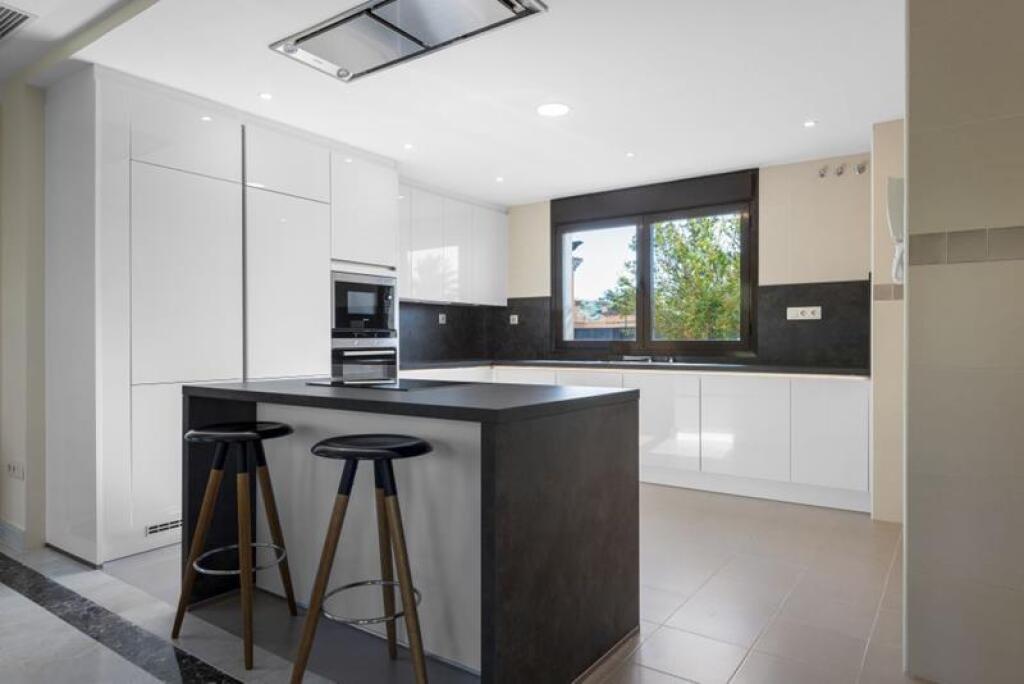 ADOSADOS INDEPENDIENTE SIN AMUEBLAR CON ALTAS CALIDADES - foto 8