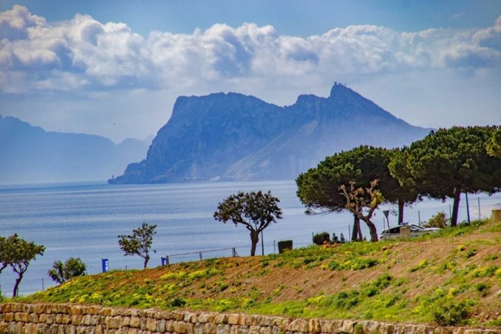 PARCELA URBANIZABLE CON VISTAS AL MAR EN BAHÍA DE LAS ROCAS